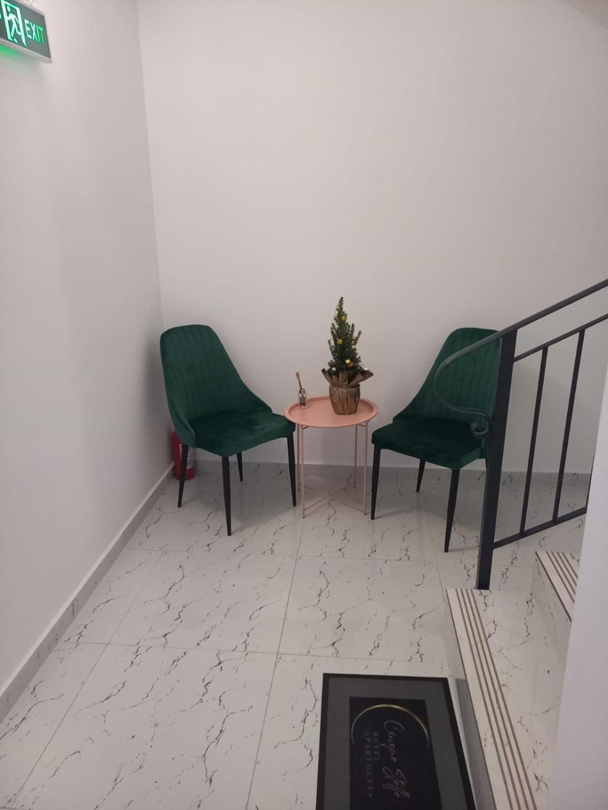 Cinque Stelle Hotel Apartments คลูจ-นาโปกา ภายนอก รูปภาพ